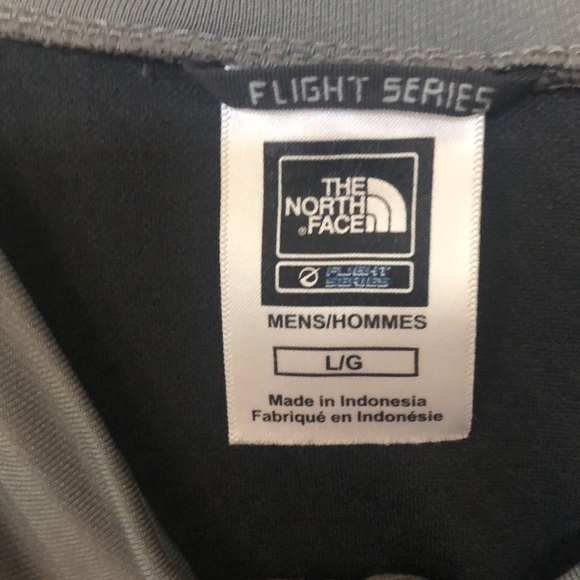 Men’s size large the North face dark gray and a lighter gray quarter zip shirt - Picture 3 of 4